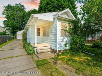 952 Leslie St, Lansing, MI, 48912