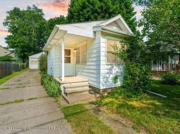 952 Leslie St, Lansing, MI 48912