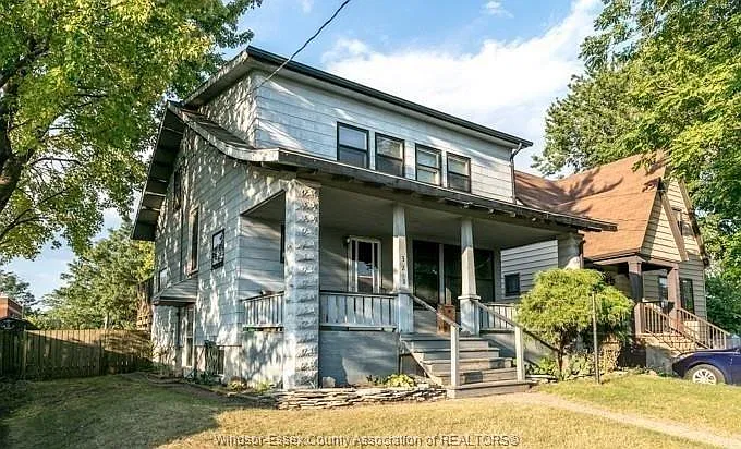 328 John B Ave