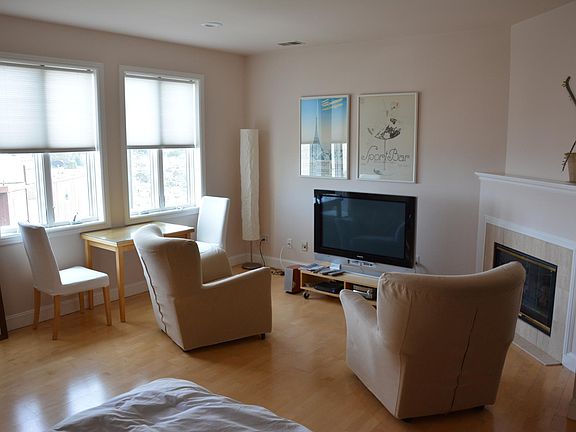 2nd image of 520 Roosevelt Way #B