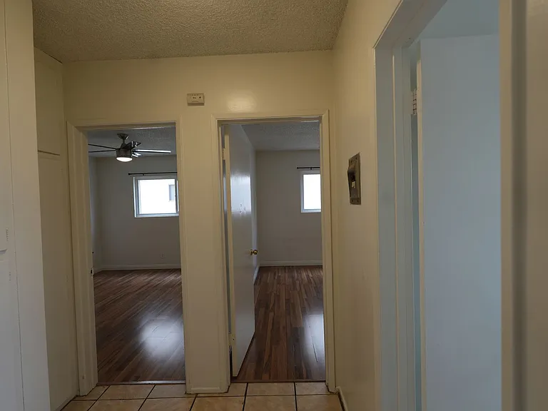 11915 Manor Dr — Photo 13