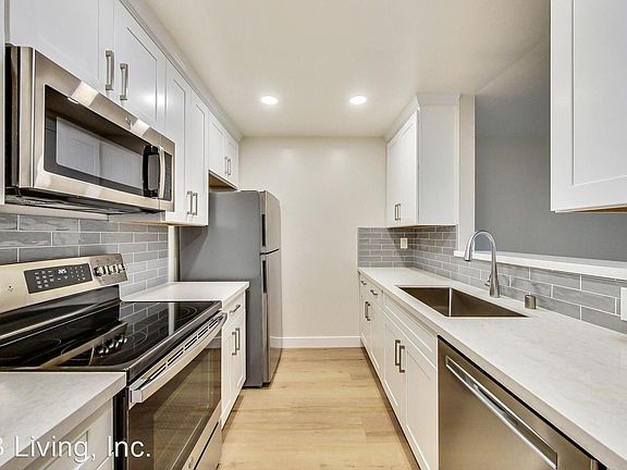 2nd image of 725 Cowper St Unit 25