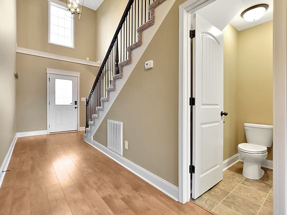 3rd image of 524 Somerset Ln