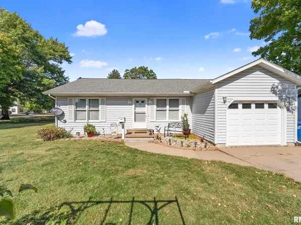 307 SW 4th St, Aledo, IL 61231