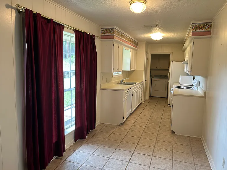 3404 Live Oak Dr — Photo 8