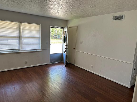 5th image of 920 Deonne Dr