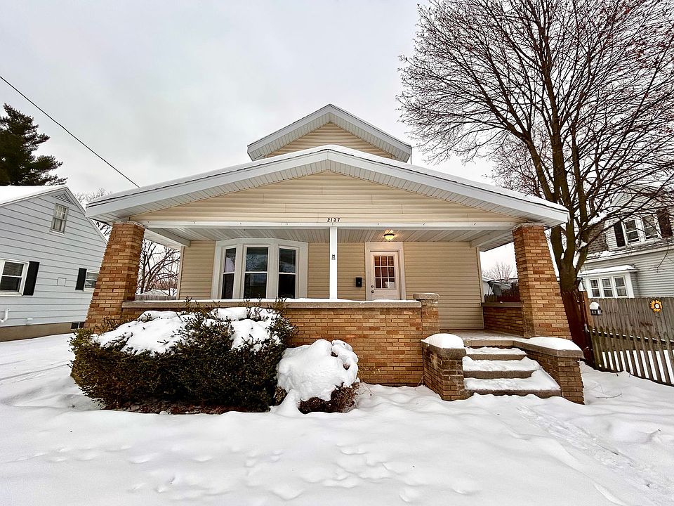 1st image of 2137 Rowe Ave NE