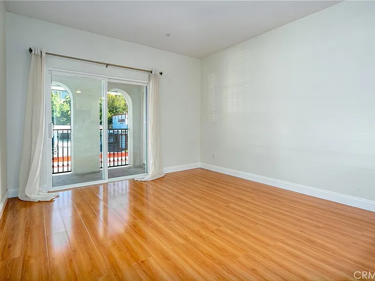 600 E Walnut St — Photo 8