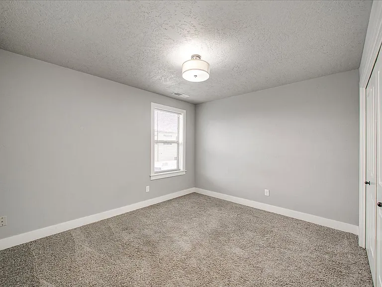 3313 Dewey St — Photo 24