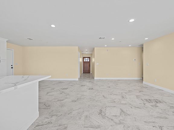 4th image of 627 E Avenue S8