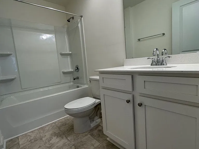 3218 Capitol Dr — Photo 7