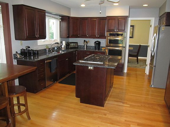 3rd image of 2464 Benton St