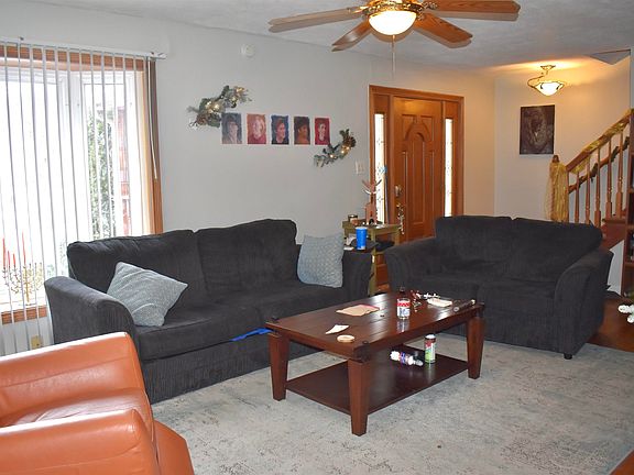 3rd image of 2105 W Parkway Dr
