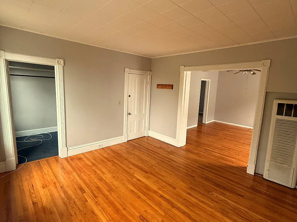 902 3rd Ave #2