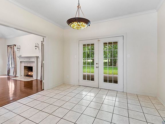 5th image of 8 Pine Manor Cir