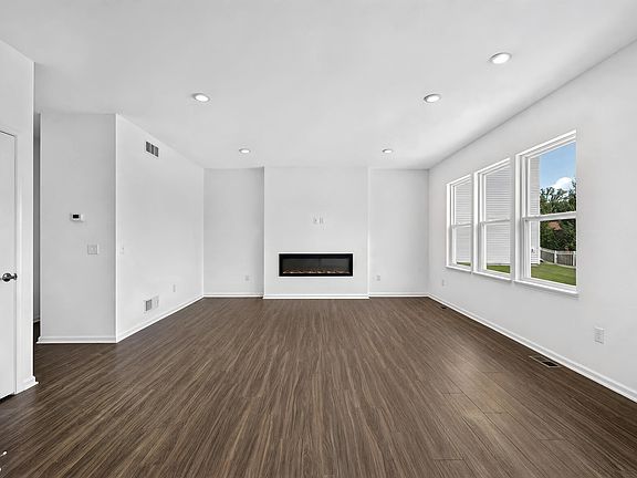 5th image of 108 Obrien Ct #15