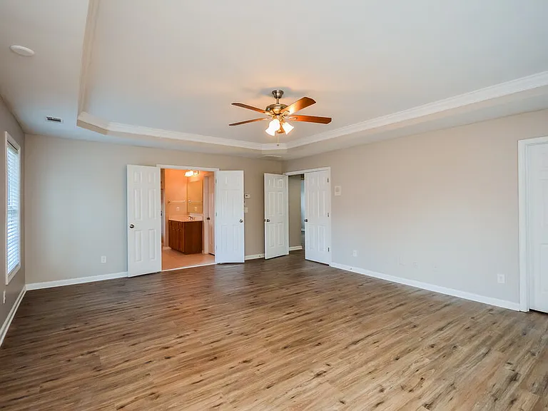 2408 Hyde Park Ct — Photo 10