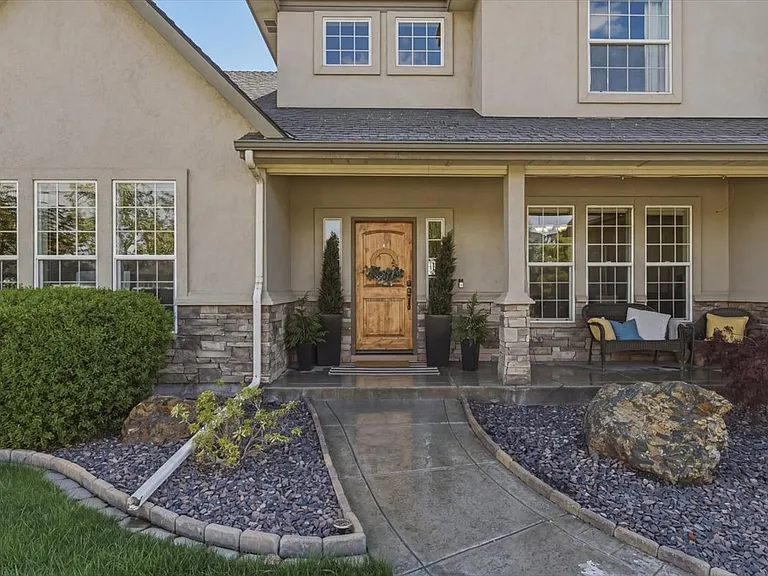 553 E Forest Ridge Dr — Photo 2