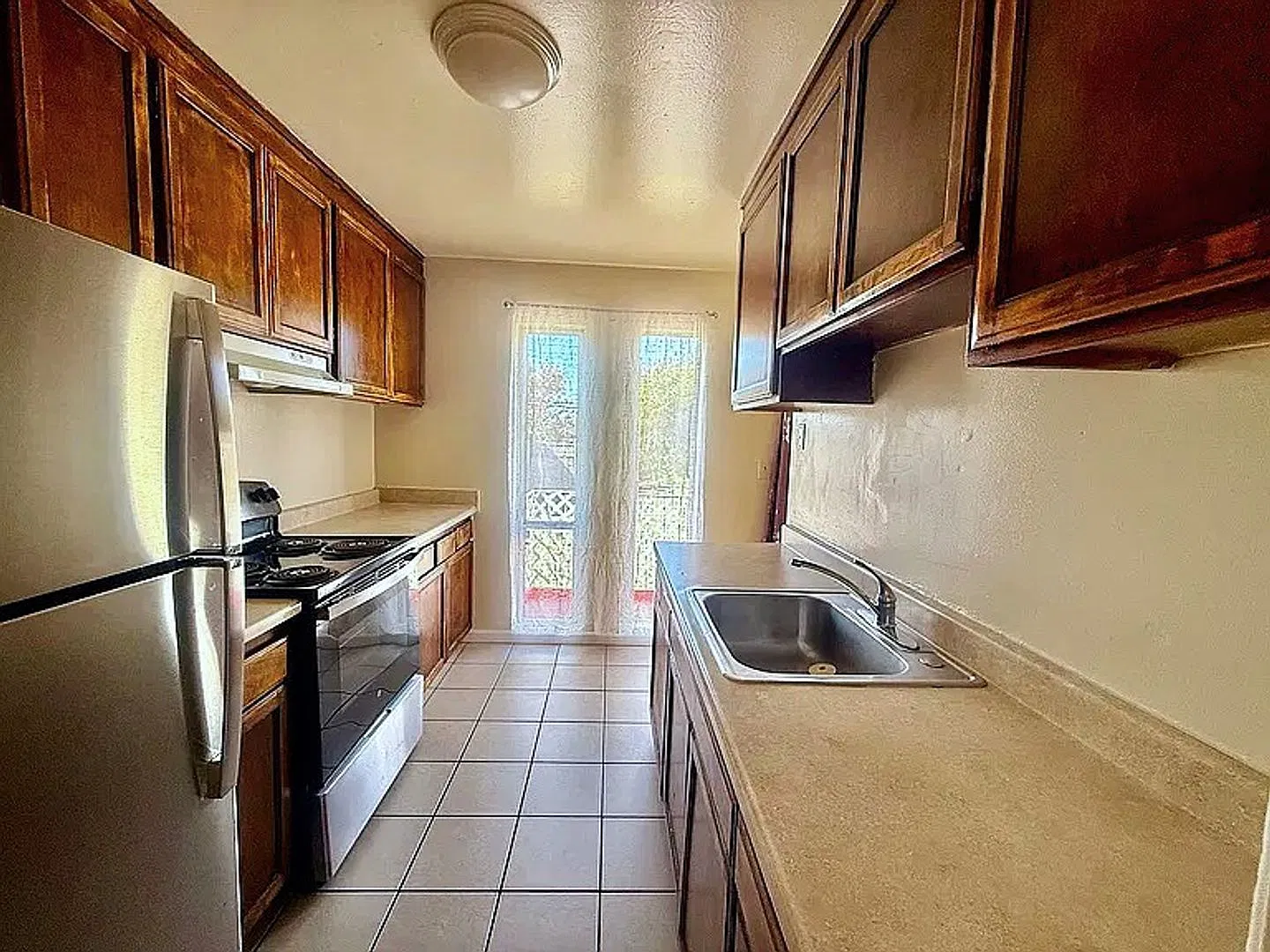 929 Delaware Street, 1735 8th Street — Photo 4