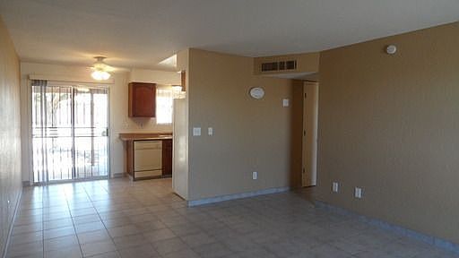 3rd image of 7042 S Maxine Cir