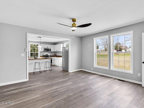 5th image of 1315 Roberdel Road