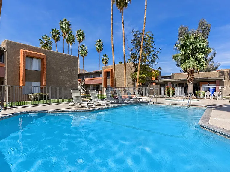 La Ventana Apartments — Photo 8