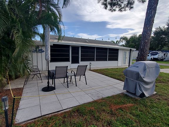 2nd image of 7125 Fruitville Rd #201