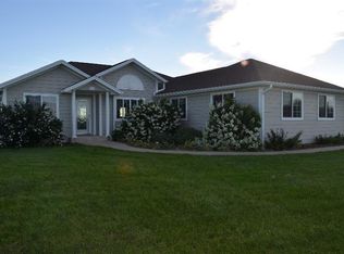 2614 335th St, Cedar, IA 52543