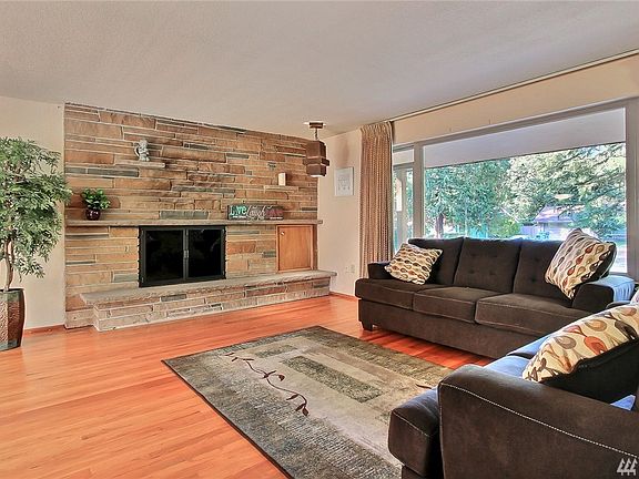 3rd image of 10101 Laurelcrest Ln SW