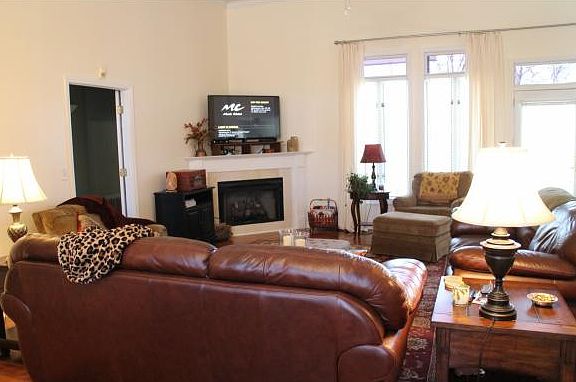 5th image of 207 Charlie Ave
