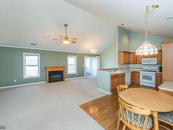 5th image of 56 Bourne Cir #1402
