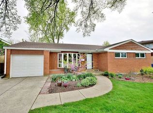 196 S Elm Tree Ln, Elmhurst, IL 60126