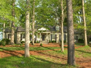 2754 Lakeview Dr, Raleigh, NC 27609