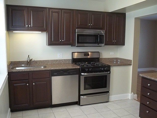 1st image of 1055 N Kilbourn Ave APT 1S