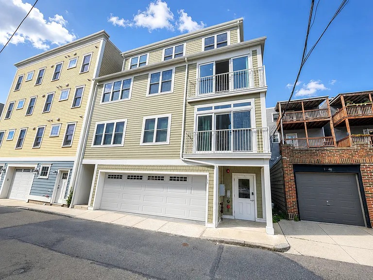 154 Gold St #3 — Photo 1