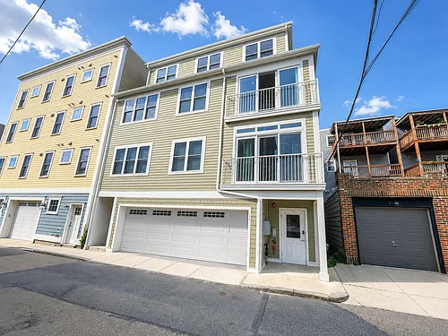 154 Gold St #3 Photo 1