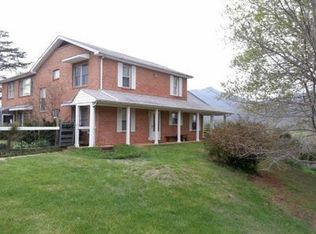 1889 Solaridge Dr, Bedford, VA 24523