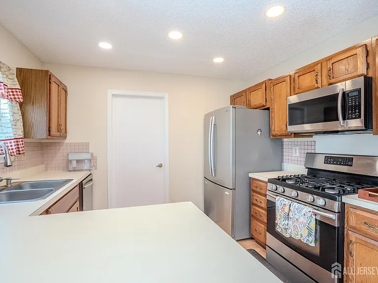 63 Carlisle Ct — Photo 22