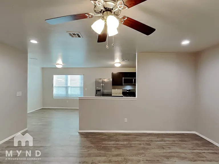 2923 Russell Rd — Photo 7