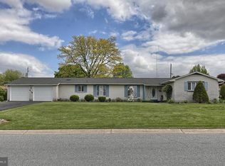 418 Larkspur Ln, Lebanon, PA 17042