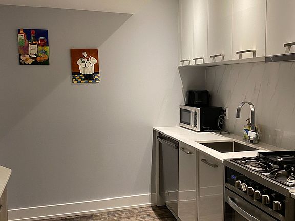 3rd image of 144 Northcliffe Blvd