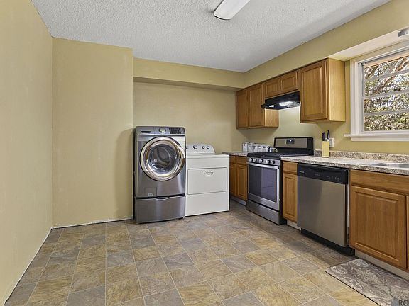 3rd image of 6965 Ruston Dr