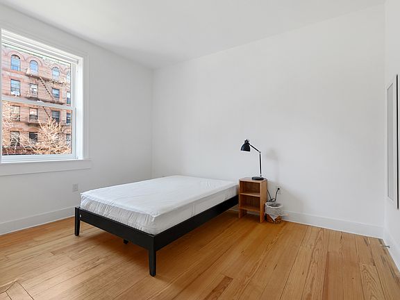 3rd image of 267 W 139th St #2LPRIVATEROOM2