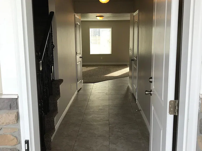1139 W 2050 S — Photo 2