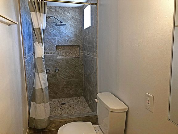 3rd image of 1325 Wengert Ave