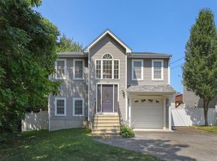 69 Abington Ln, Fall River, MA 02721