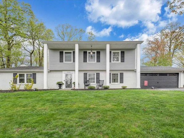 1016 Chestnut Mountain Dr, Vinton, VA 24179