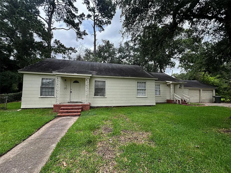 1220 Trinidad St — Photo 1