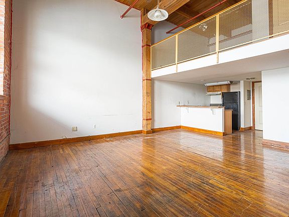 3rd image of 727 E Grand Blvd #116