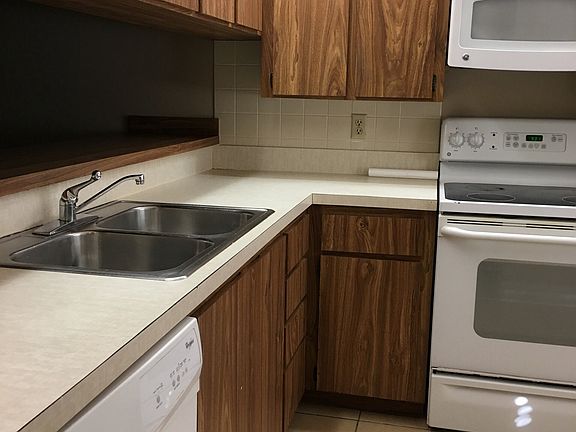 5th image of 1701 Whitehall Dr APT 103